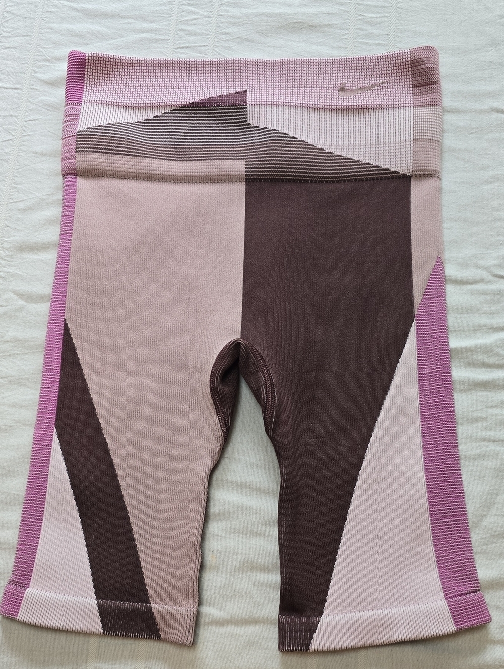 Nike Women's Icon Clash Seamless 8" Training Bike Shorts XS